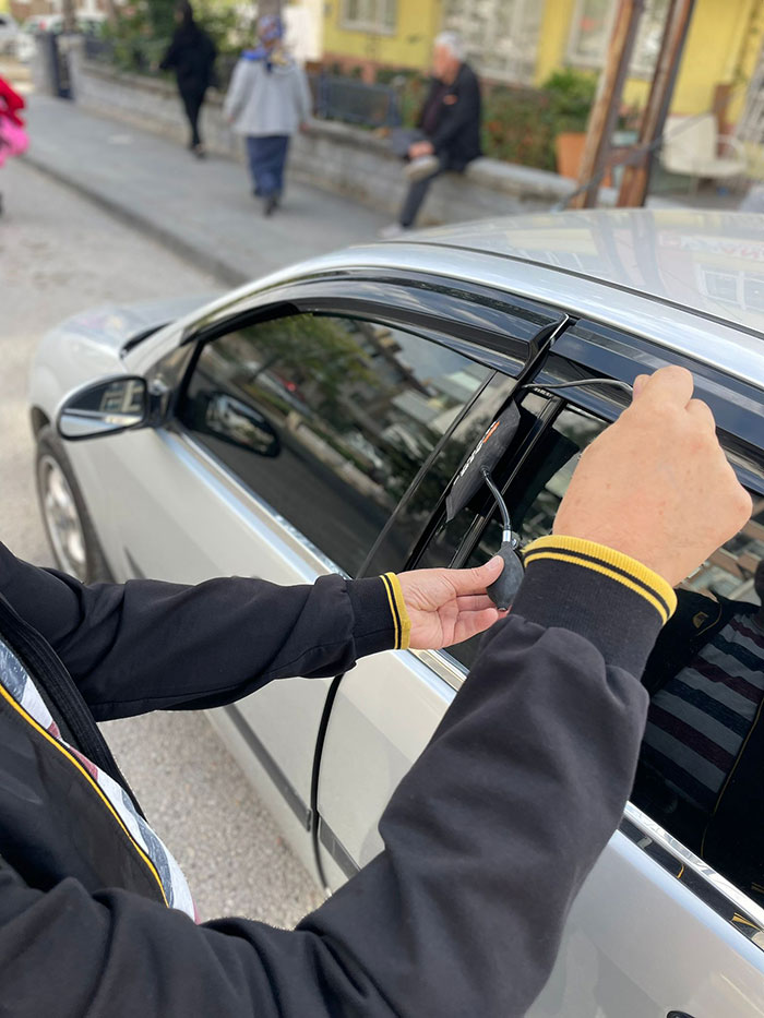 Mithatpaşa Oto Kilitçisi